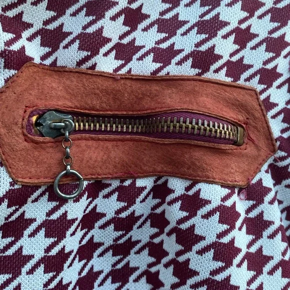 Stylish Houndstooth Blazer Jacket in Maroon and White - Picture 2 of 8